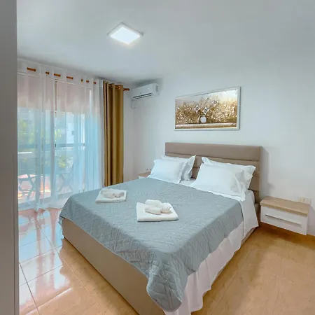 Urban Retreat Self Check-in 24h Apartman *